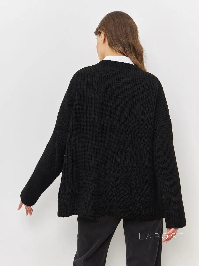 Well Tailored Sweater with a Graceful Silhouette