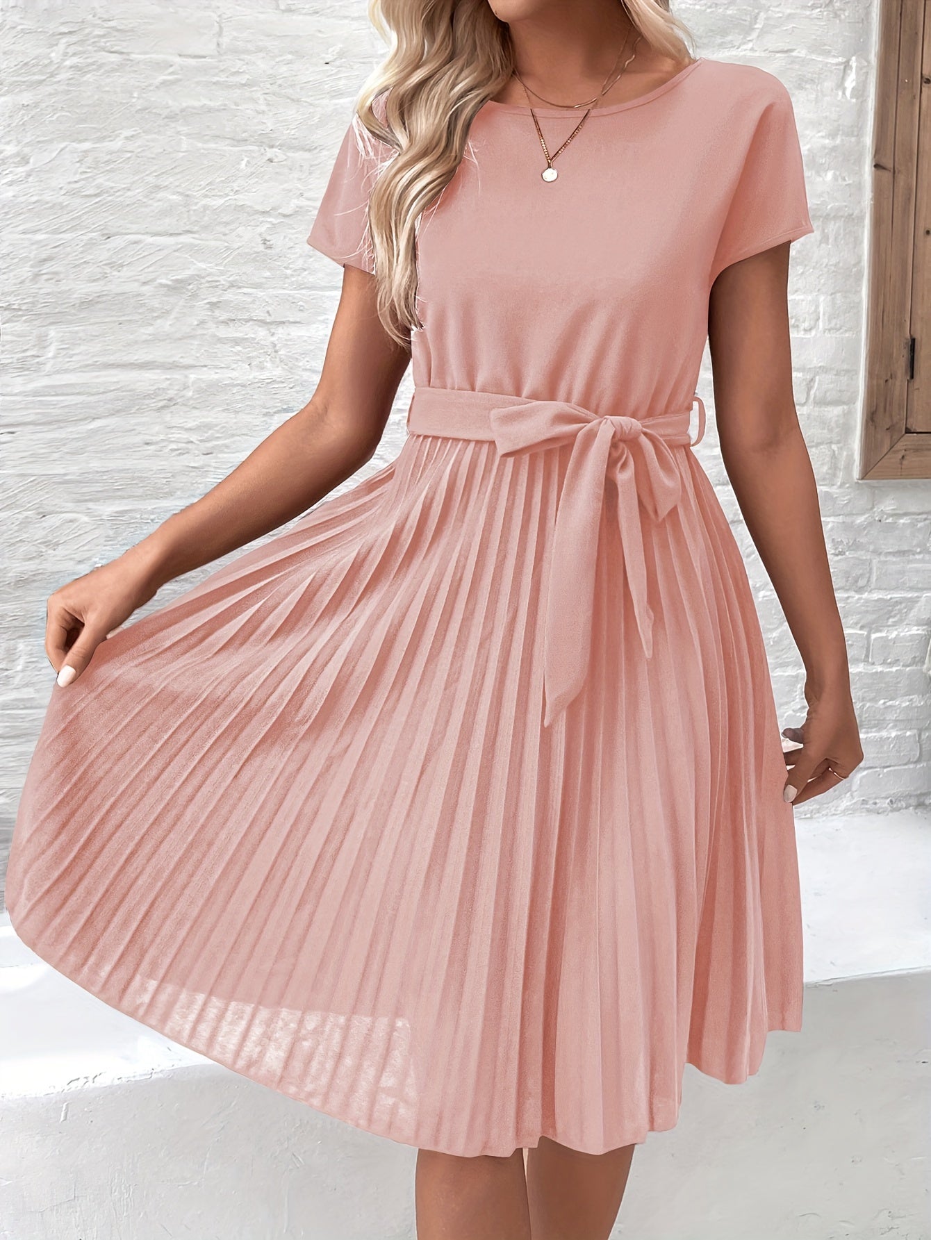 Fashionable and effortless summer dress