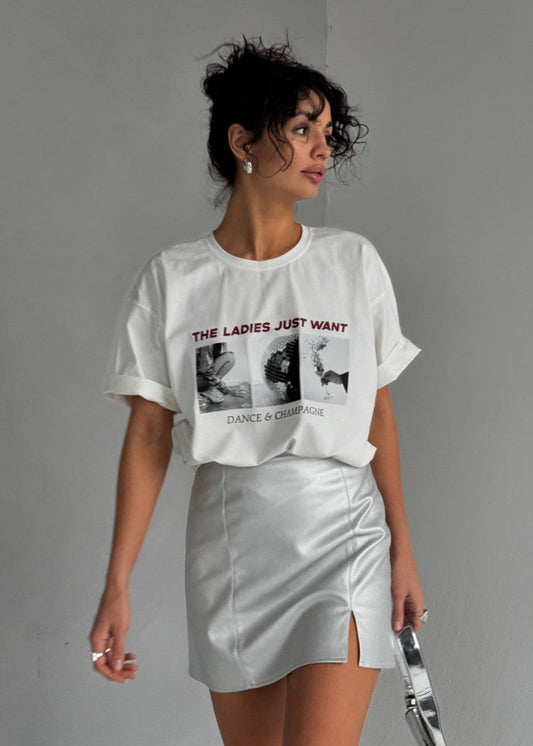 Well Tailored T-Shirt with a Graceful Silhouette
