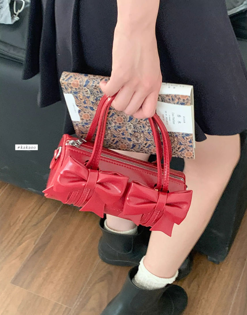 Gracefully Styled Bag for Any Occasion