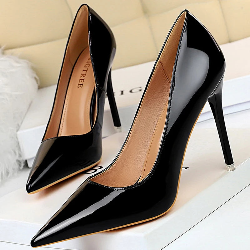 Sophisticated Garment with a Clean Classic Look