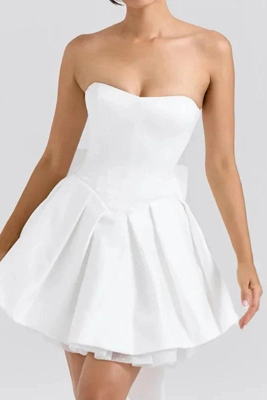 Well Tailored Dress with a Graceful Silhouette