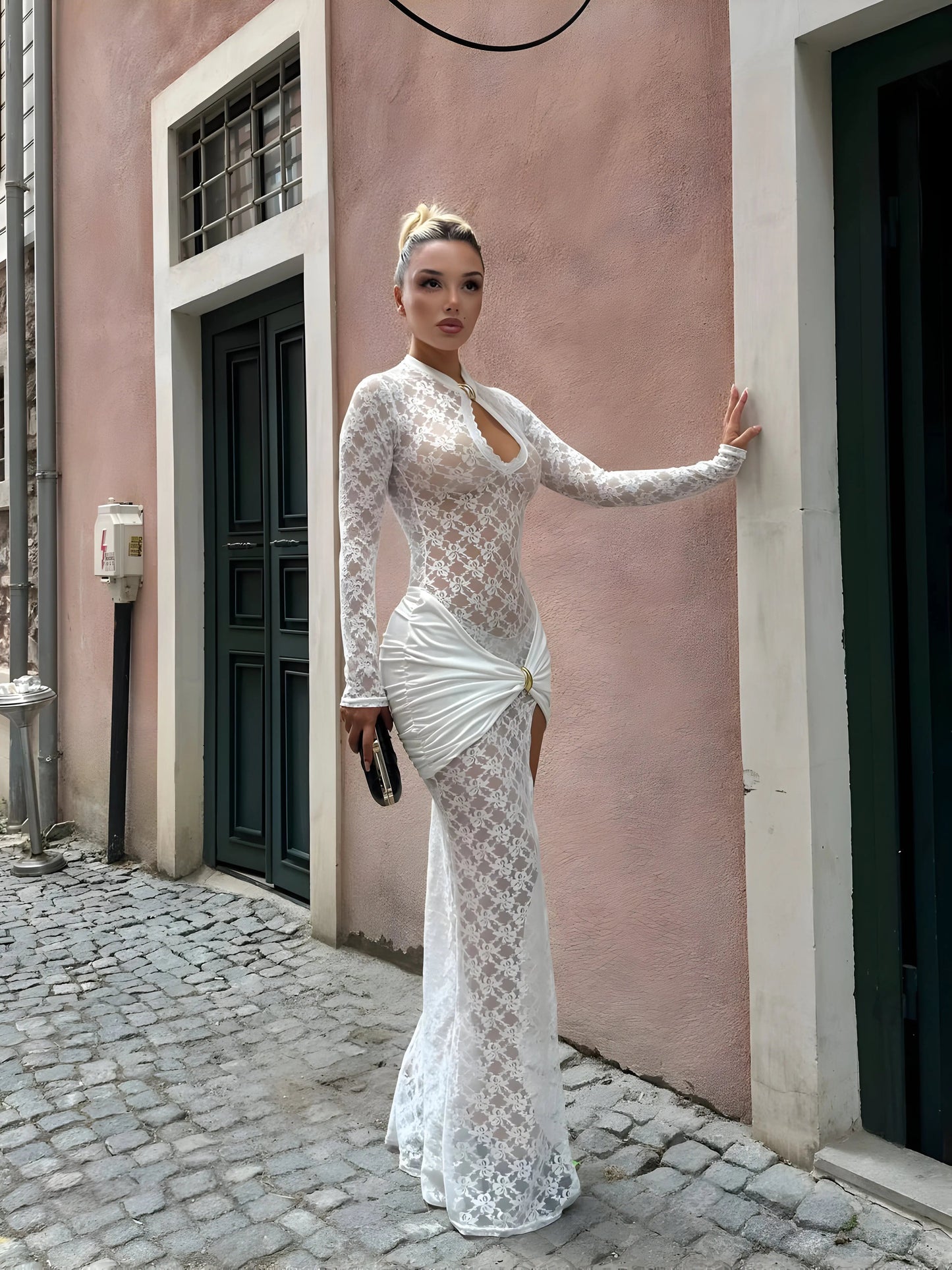 Well Tailored Dress with a Graceful Silhouette