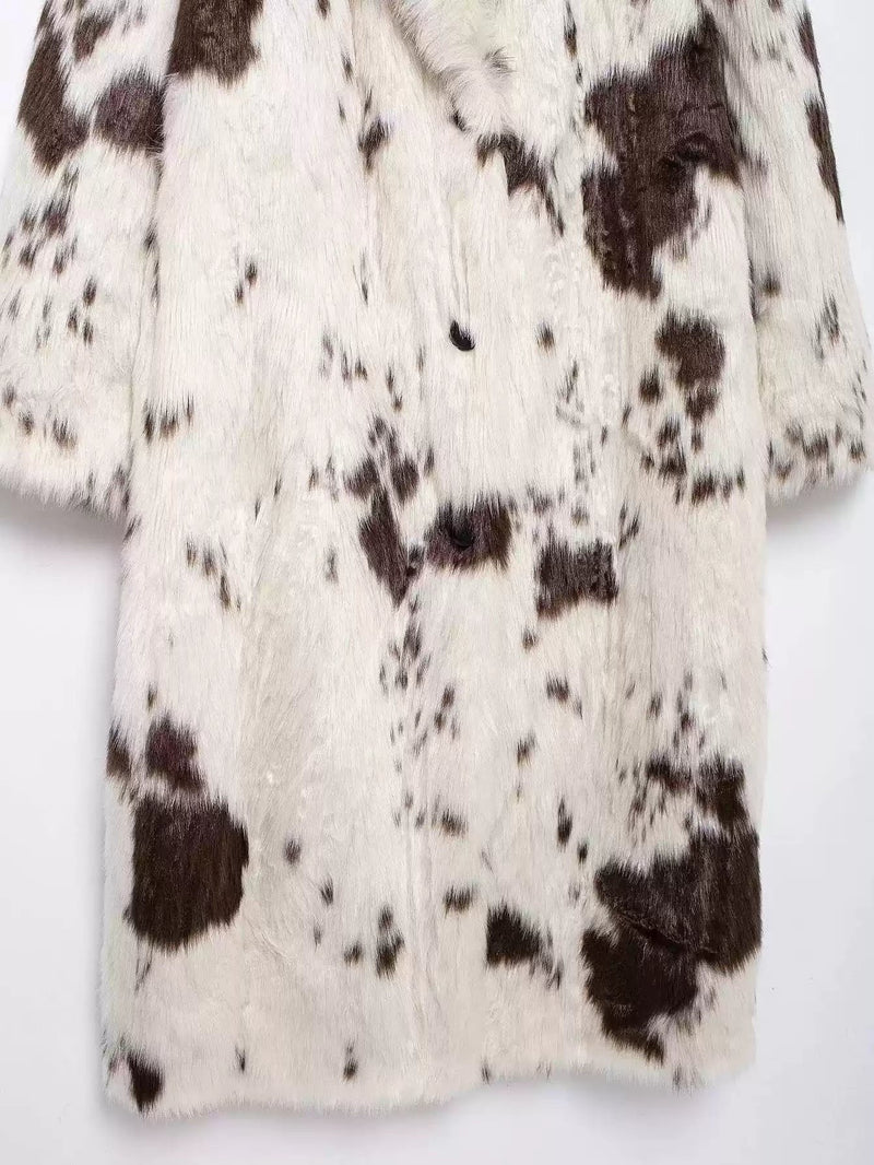 Beautifully Finished Coat in a Timeless Design