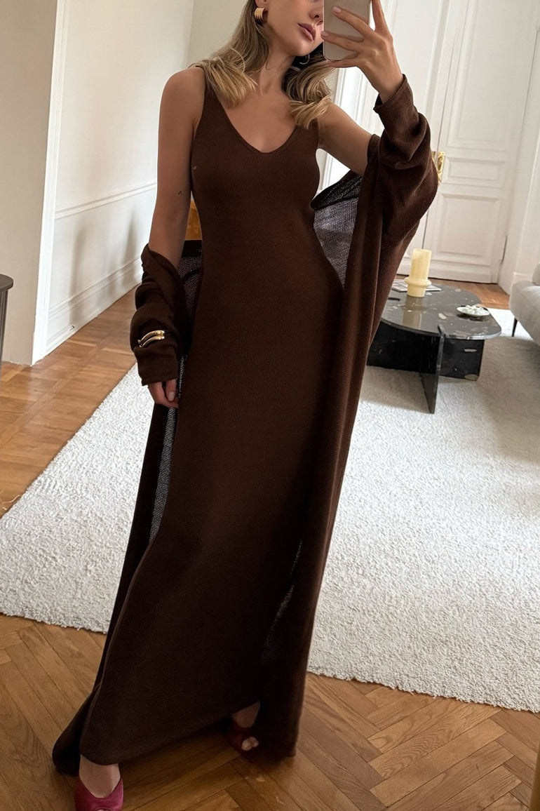 Effortlessly Elegant Garment with a Timeless Design