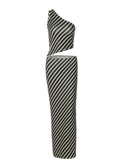 Effortlessly Elegant Garment with a Timeless Design