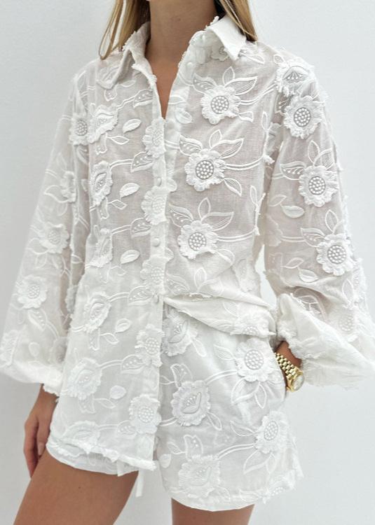 Classic Vintage Shirt with a Flattering Fit