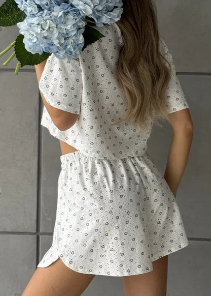 Effortlessly Elegant Top with a Timeless Design