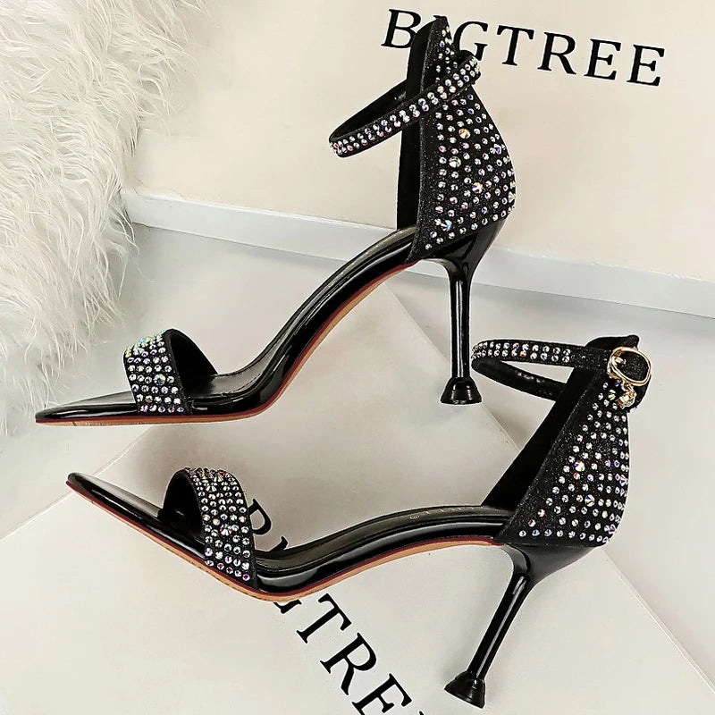 Well Tailored Heels with a Graceful Silhouette