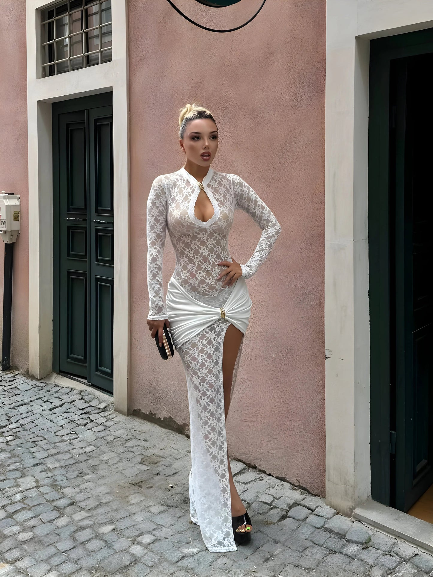Well Tailored Dress with a Graceful Silhouette