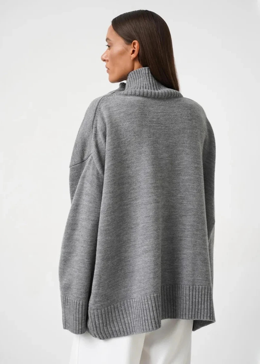 Effortlessly Elegant Sweater with a Timeless Design