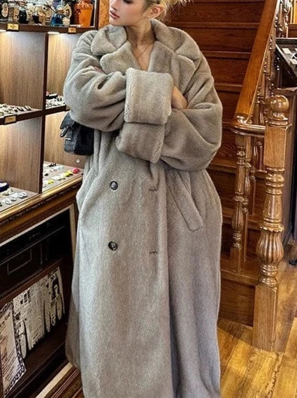 Gracefully Styled Coat for Any Occasion
