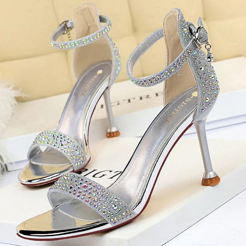 Polished Heels with an Effortless Classic Look