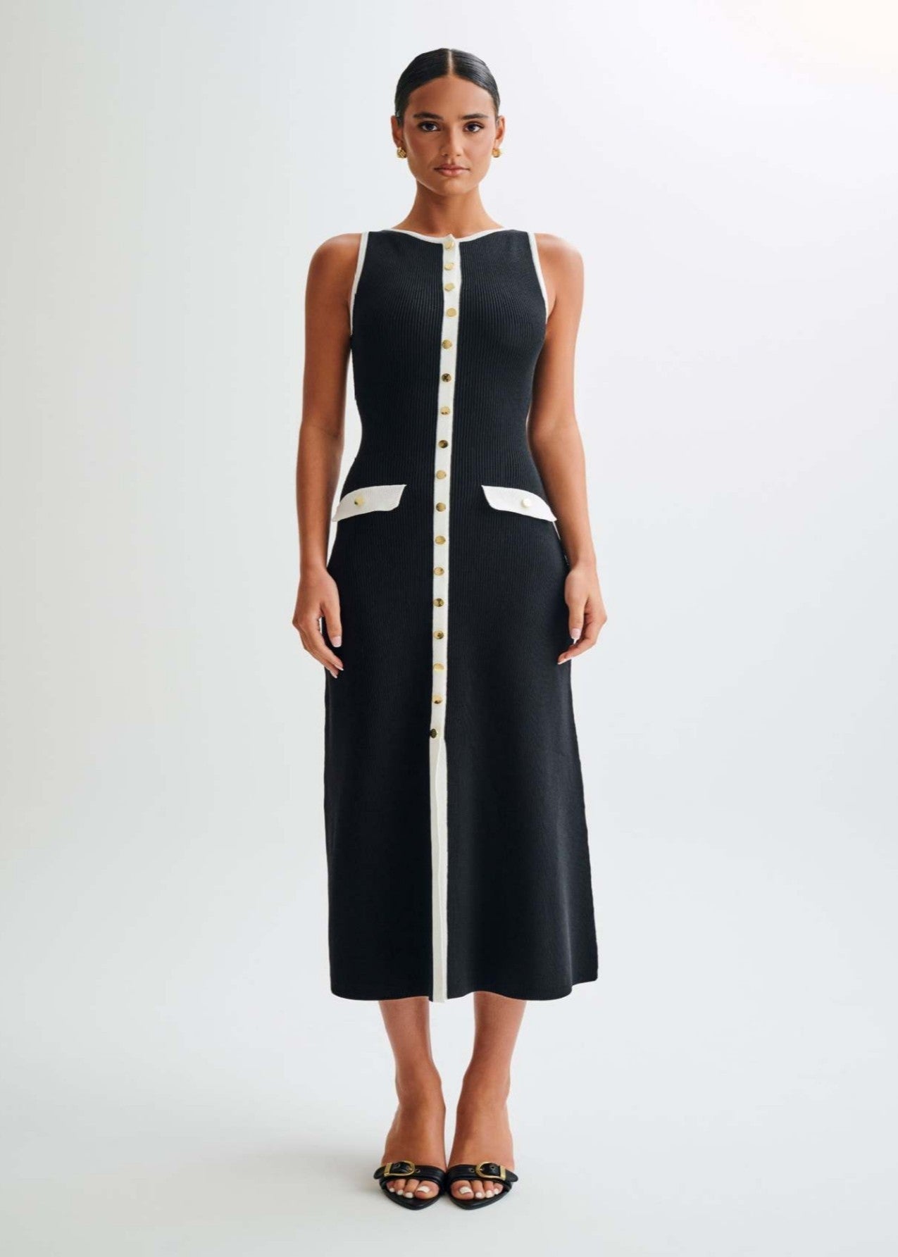 Effortlessly Elegant Dress with a Timeless Design