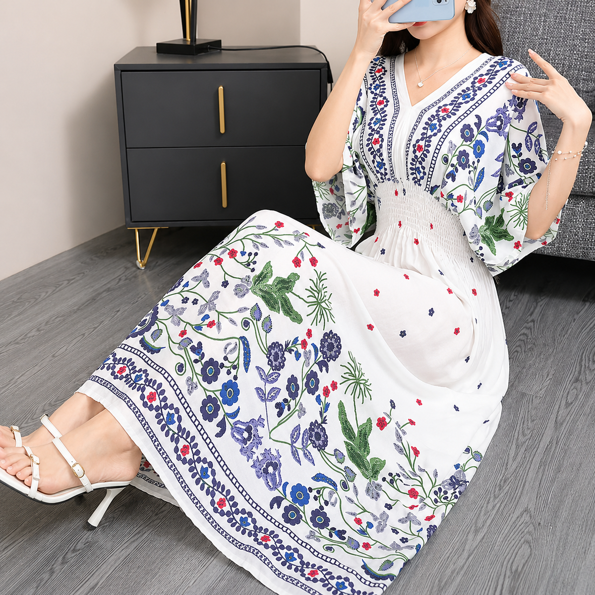 Beautifully Finished Dress in a Timeless Design