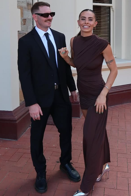 Well Tailored Dress with a Graceful Silhouette