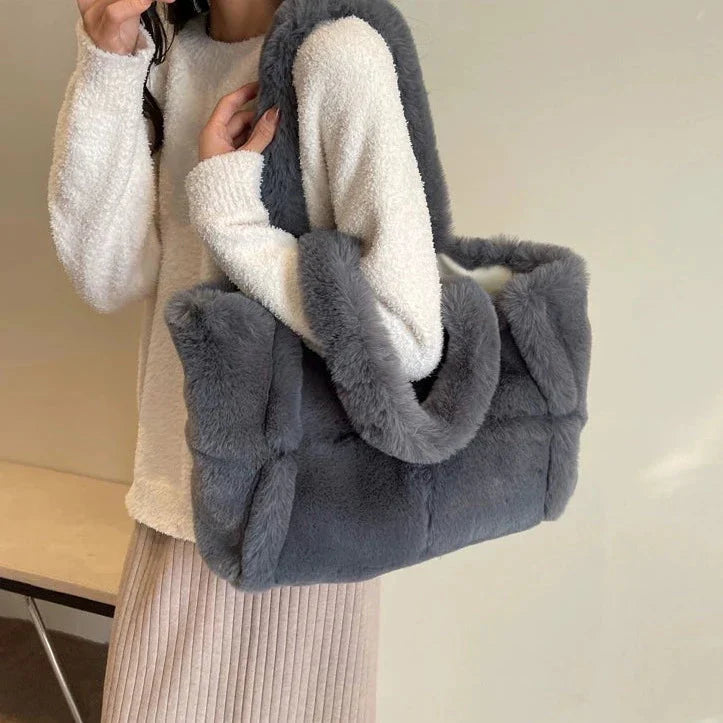 Polished Bag with an Effortless Classic Look