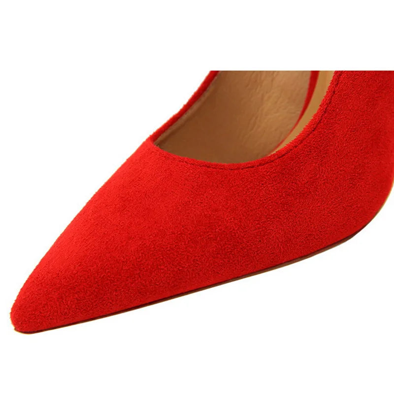 A Vintage Style Heels with Delicate Timeless Details