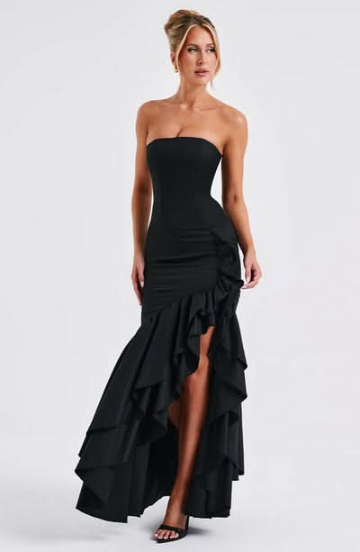 Beautifully Finished Dress in a Timeless Design
