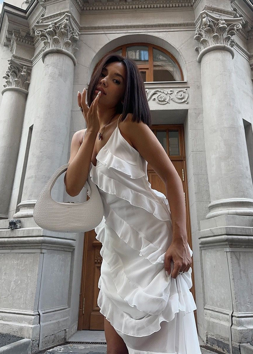Effortlessly Elegant Dress with a Timeless Design