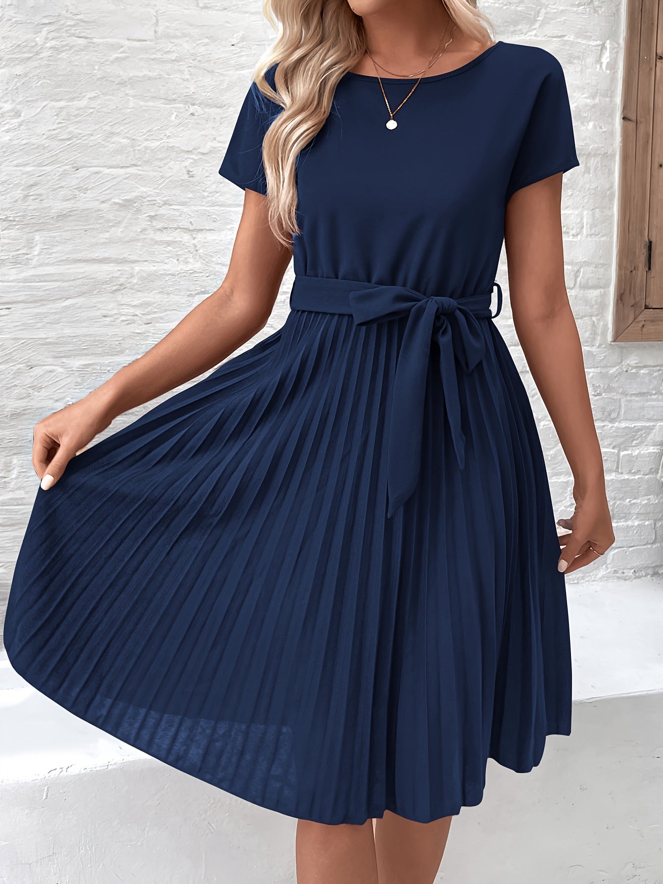 Fashionable and effortless summer dress
