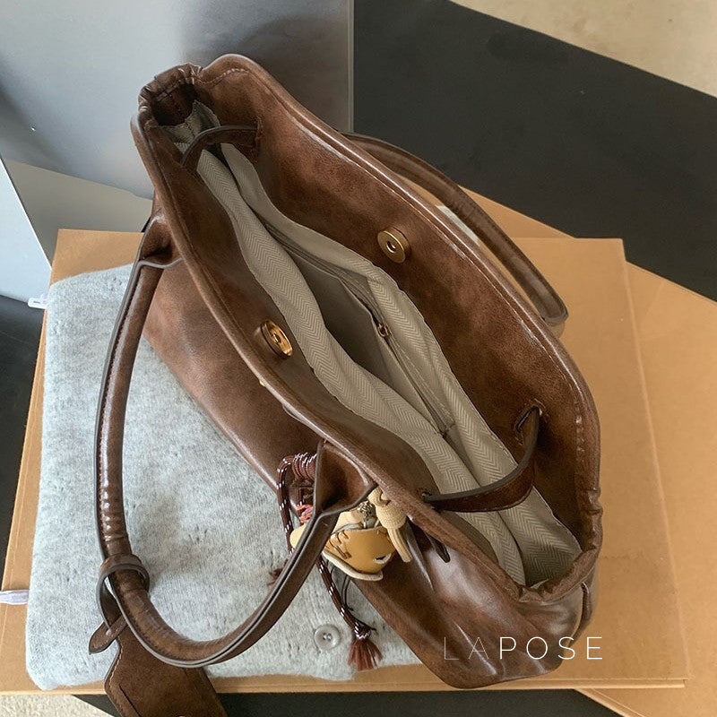 Polished Bag with an Effortless Classic Look