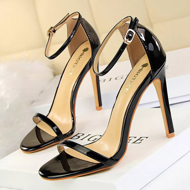 Effortlessly Elegant Heels with a Timeless Design