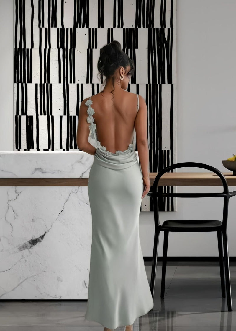 Beautifully Finished Garment in a Timeless Design