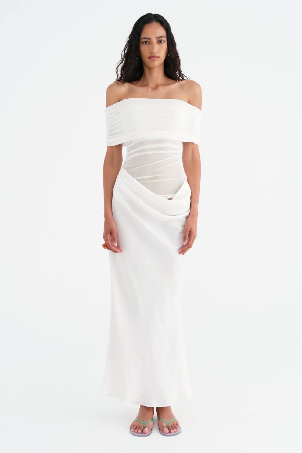 Beautifully Finished Dress in a Timeless Design