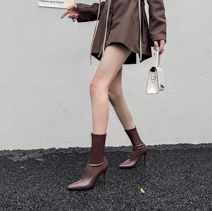 Well Tailored Boots with a Graceful Silhouette
