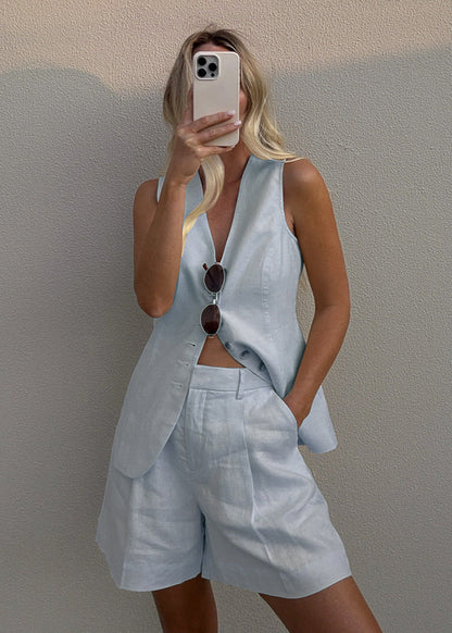 Effortlessly Elegant Garment with a Timeless Design