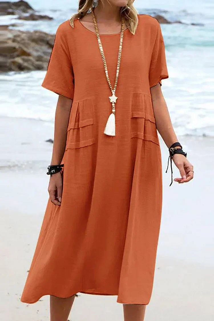 Loose, short-sleeved casual dress with a round neckline and plain colors