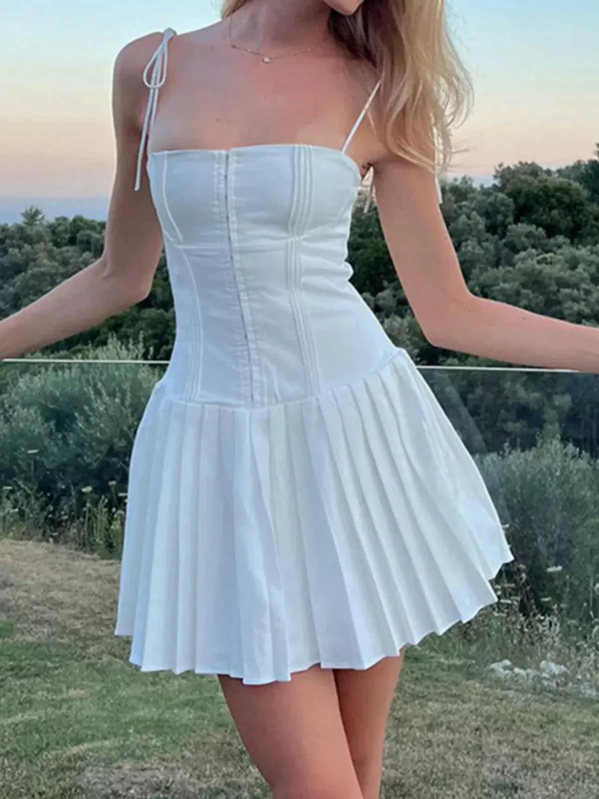 Effortlessly Elegant Dress with a Timeless Design