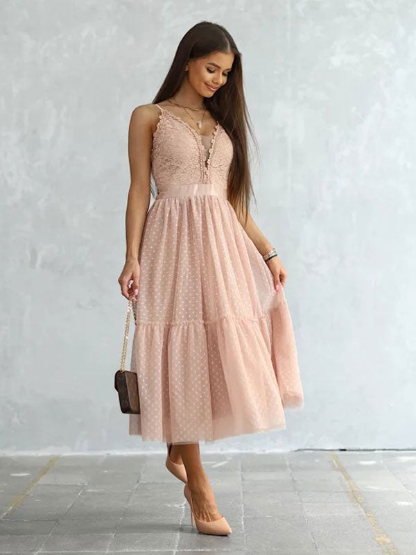 Beautifully Finished Dress in a Timeless Design