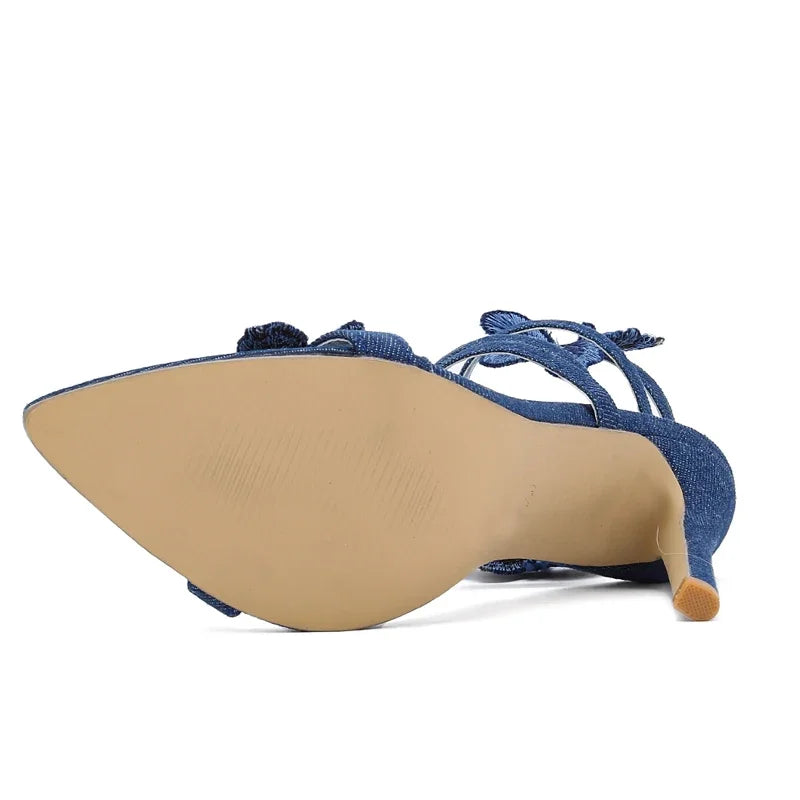 Effortlessly Elegant Heels with a Timeless Design