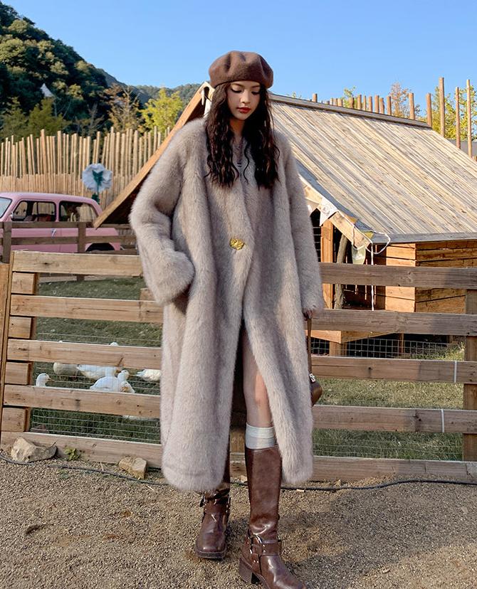 Classic Vintage & Enduringly Stylish Coat