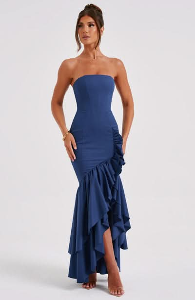 Beautifully Finished Dress in a Timeless Design