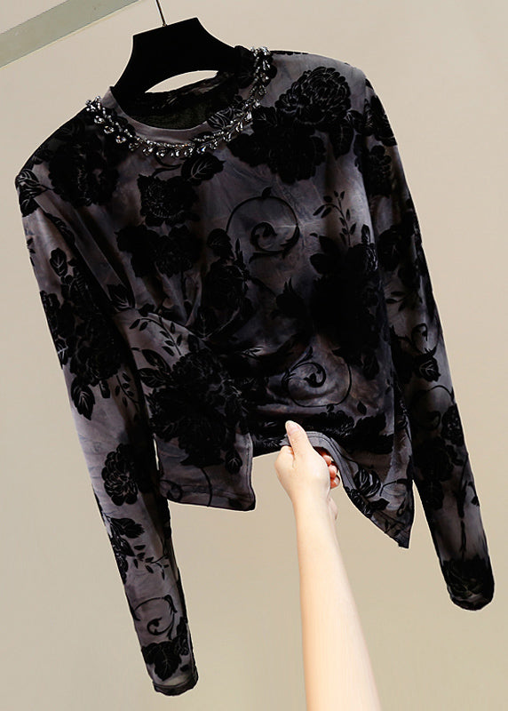 Well Tailored Sweater with a Graceful Silhouette