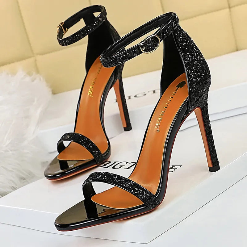 Beautifully Finished Heels in a Timeless Design