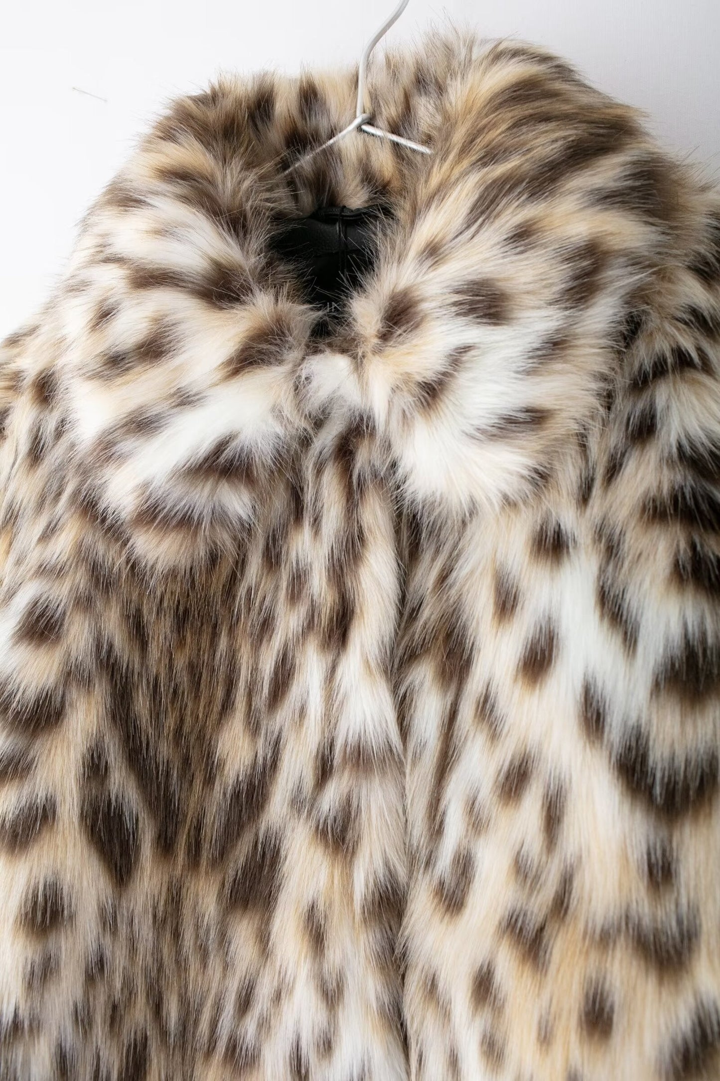 Effortlessly Elegant Coat with a Timeless Design