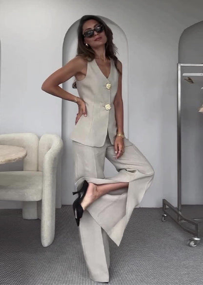 Classic Vintage Trousers with a Flattering Fit