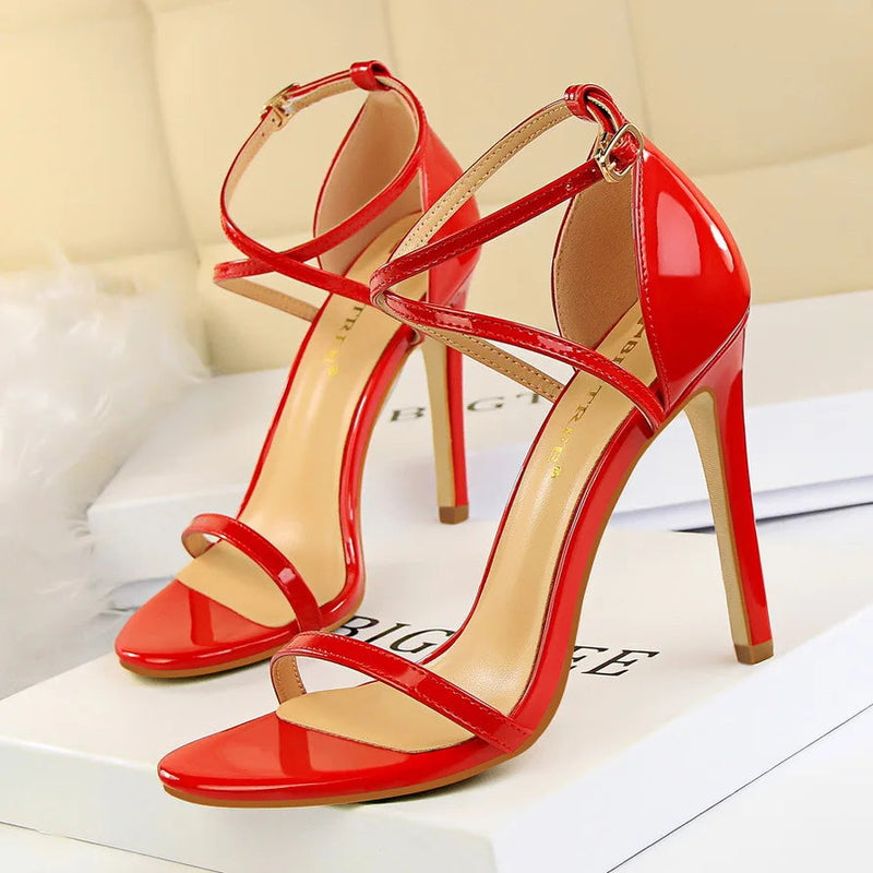 Effortlessly Elegant Heels with a Timeless Design
