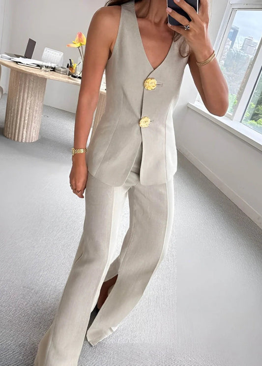 Classic Vintage Trousers with a Flattering Fit