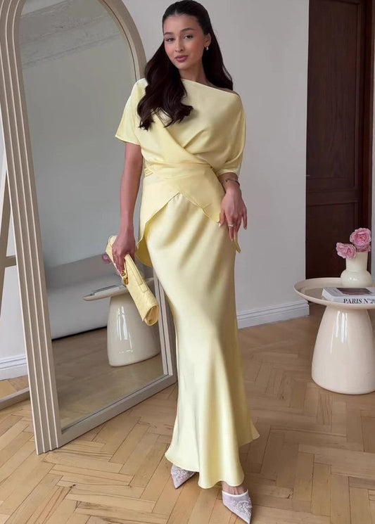 Classic Vintage Blouse with a Flattering Fit