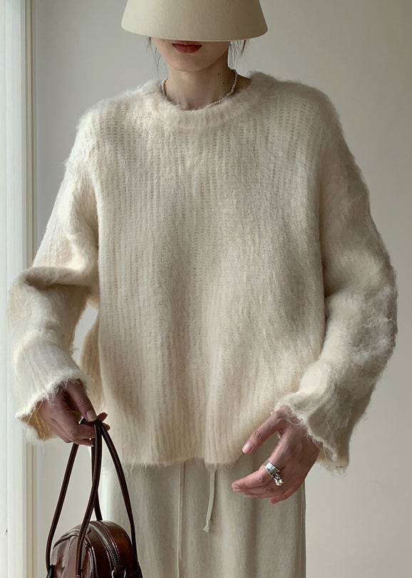 Well Tailored Sweater with a Graceful Silhouette