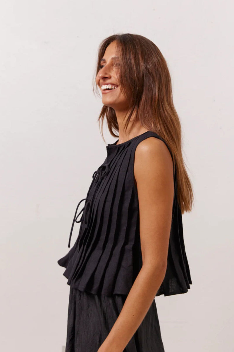 Classic Vintage Shirt with a Flattering Fit