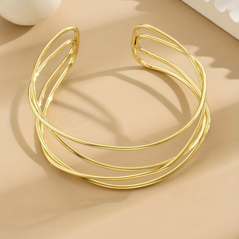 Effortlessly Elegant Garment with a Timeless Design
