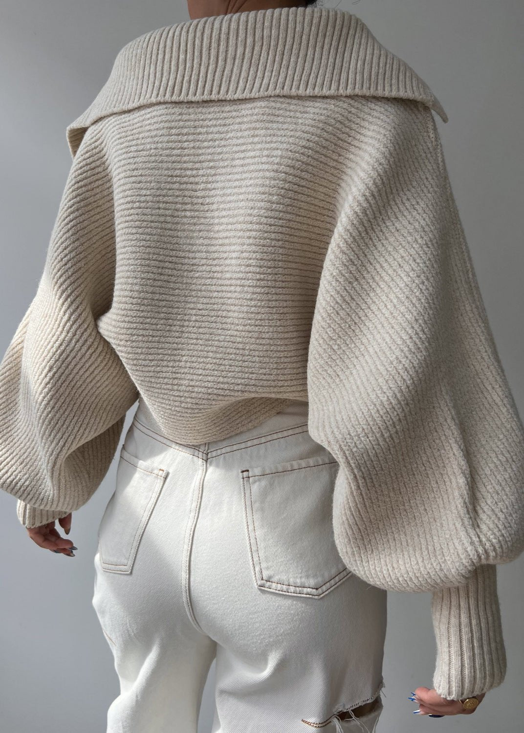 Well Tailored Sweater with a Graceful Silhouette