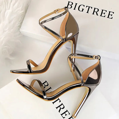 Well Tailored Heels with a Graceful Silhouette