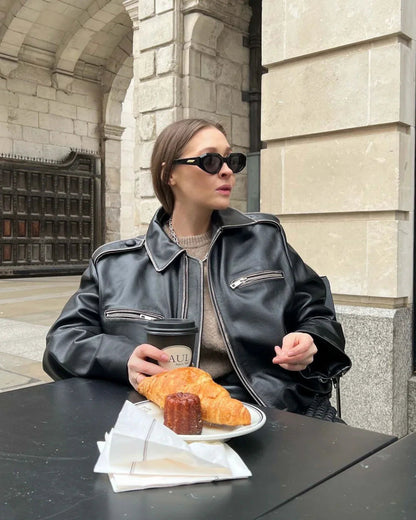 Effortlessly Elegant Jacket with a Timeless Design